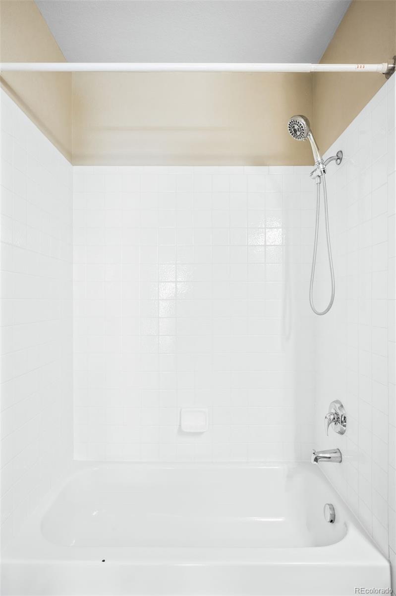 2240 S Vaughn Way Unit: 201