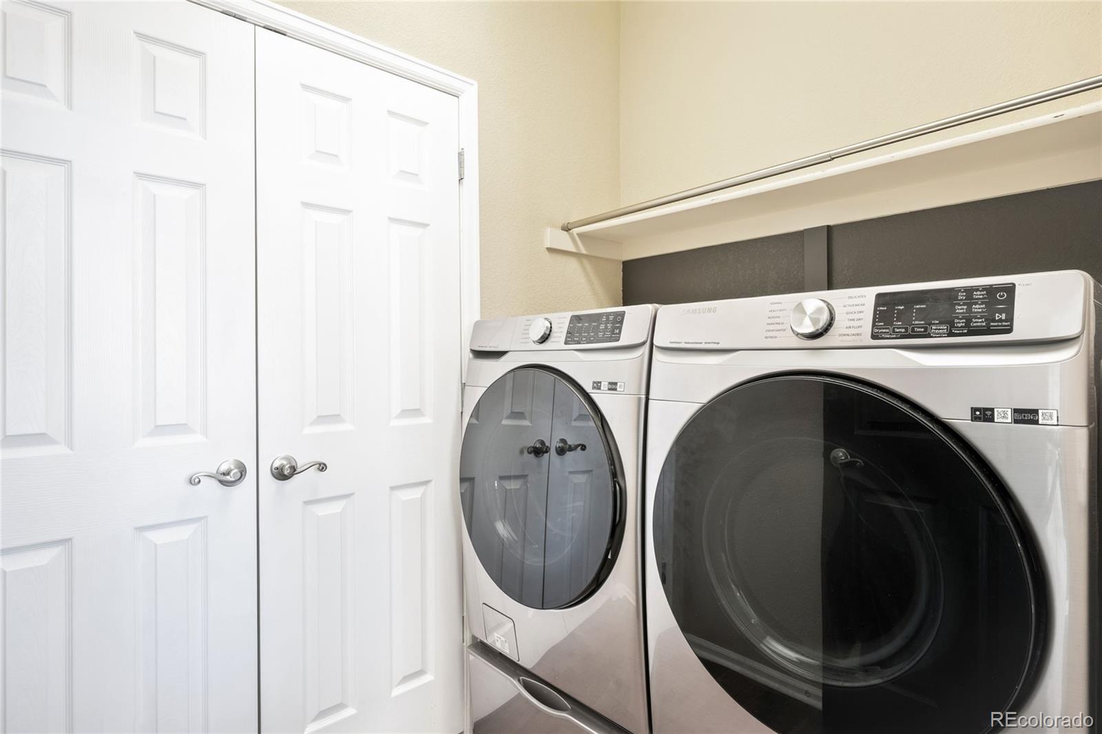 2240 S Vaughn Way Unit: 201