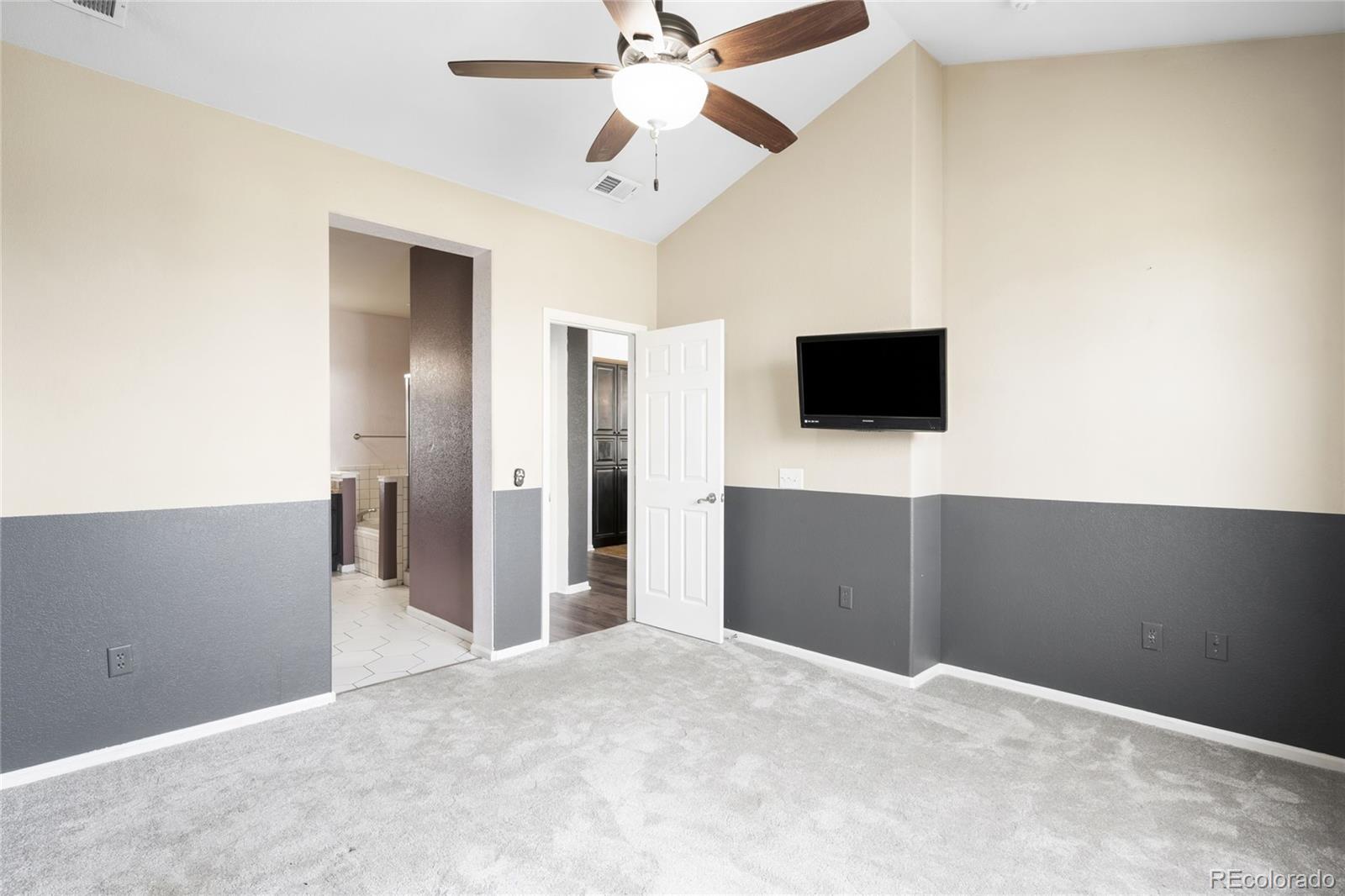 2240 S Vaughn Way Unit: 201