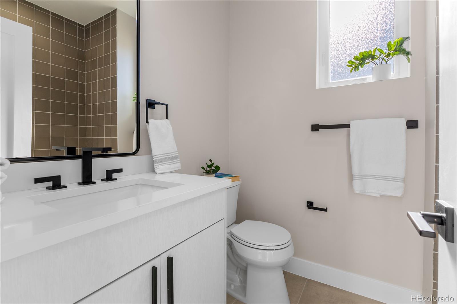 1286 Newton Street Unit: 2