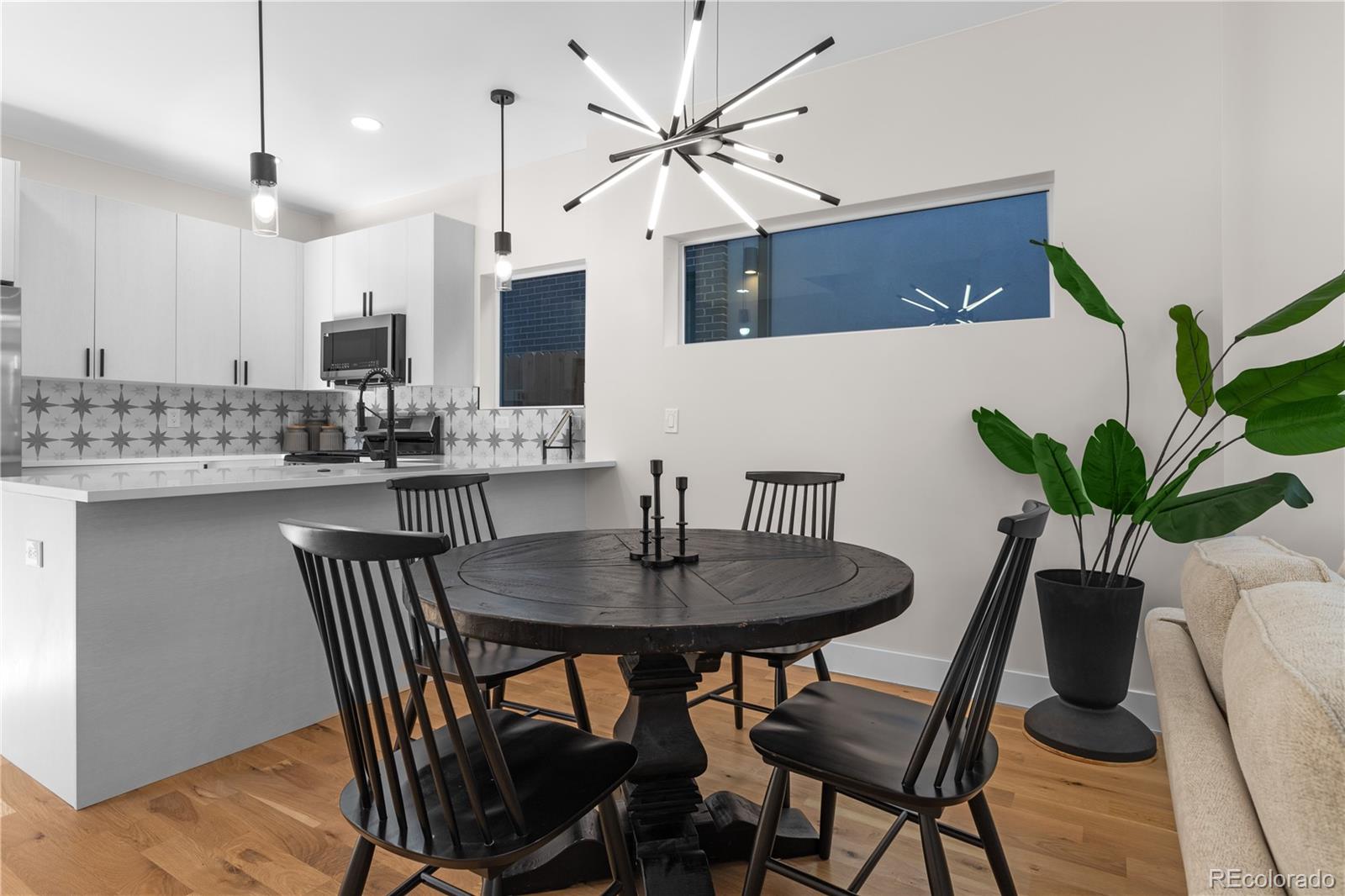 1286 Newton Street Unit: 2