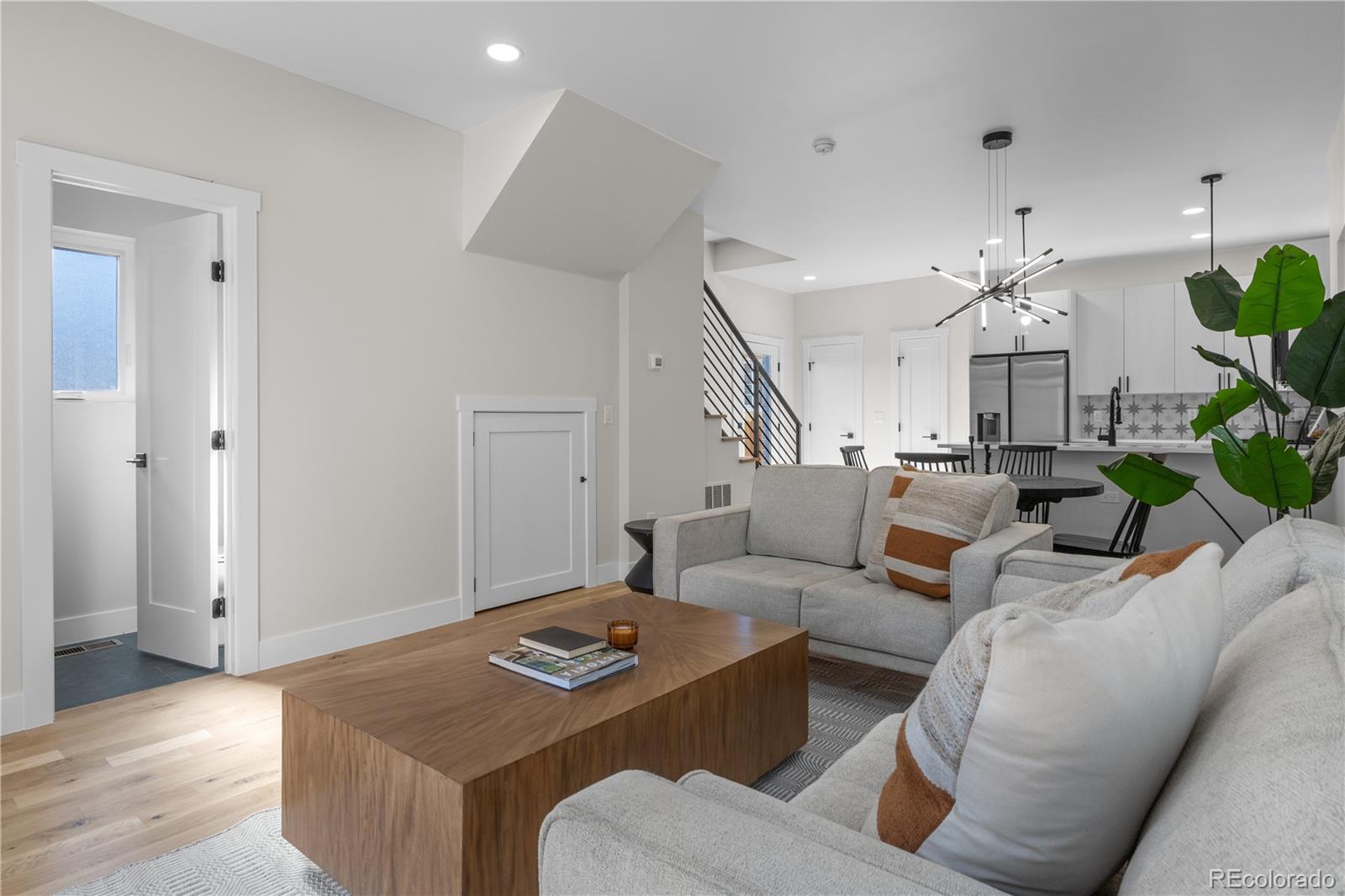 1286 Newton Street Unit: 2