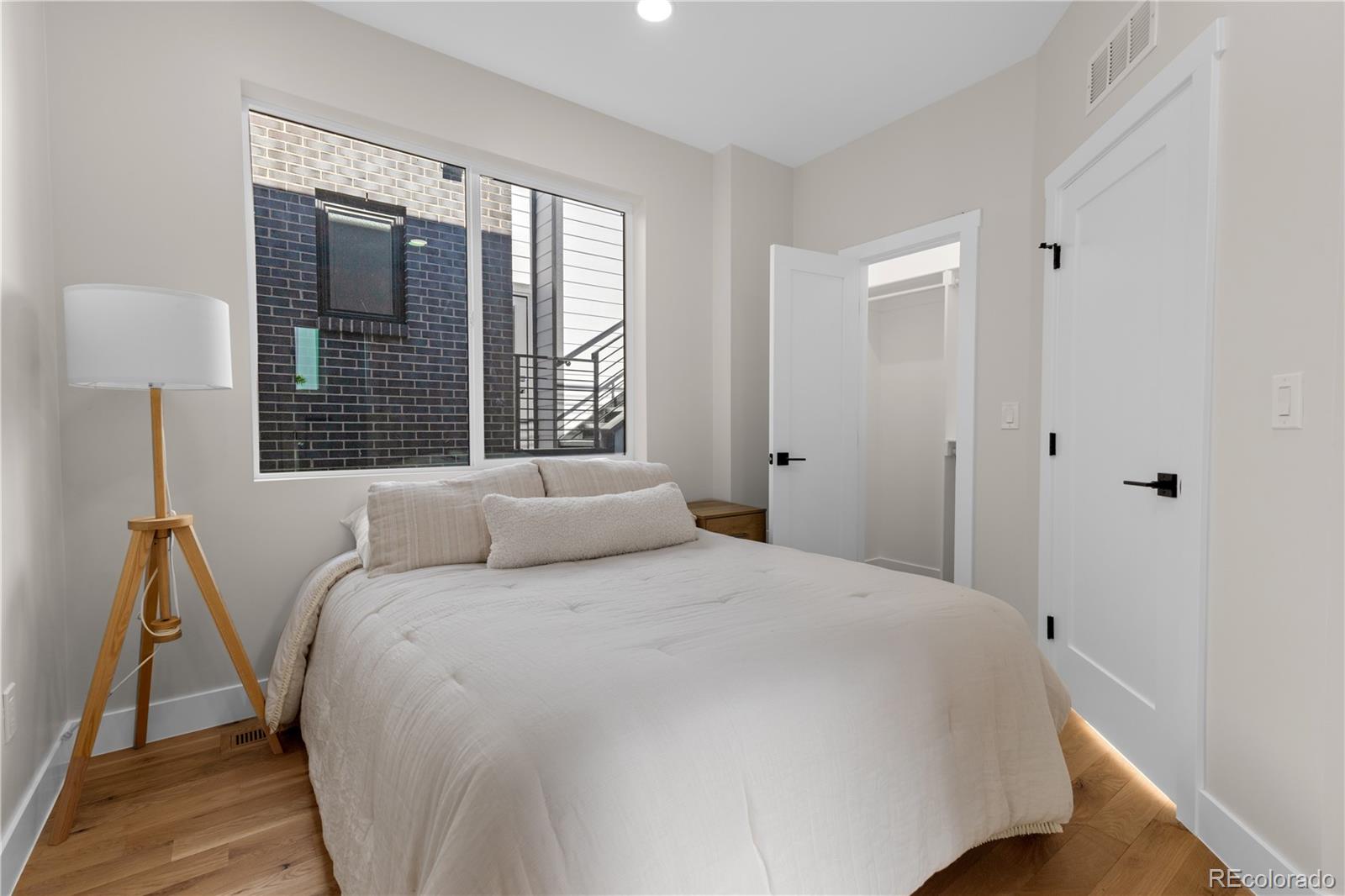 1286 Newton Street Unit: 2