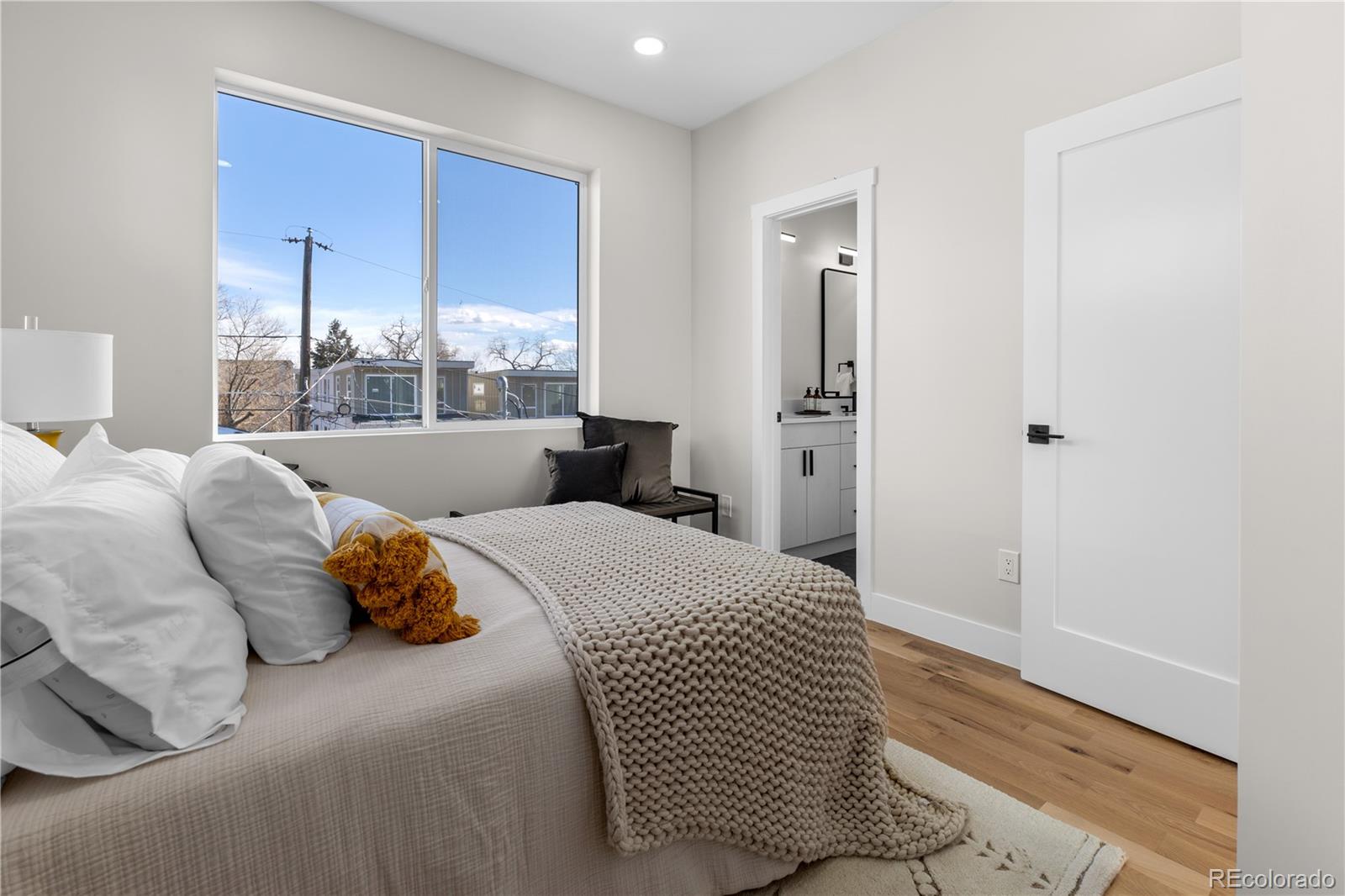 1286 Newton Street Unit: 2