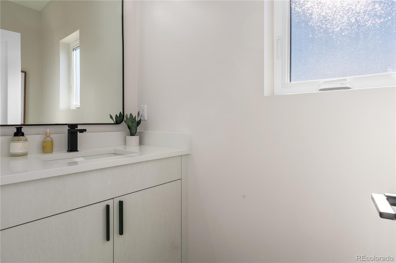 1286 Newton Street Unit: 2