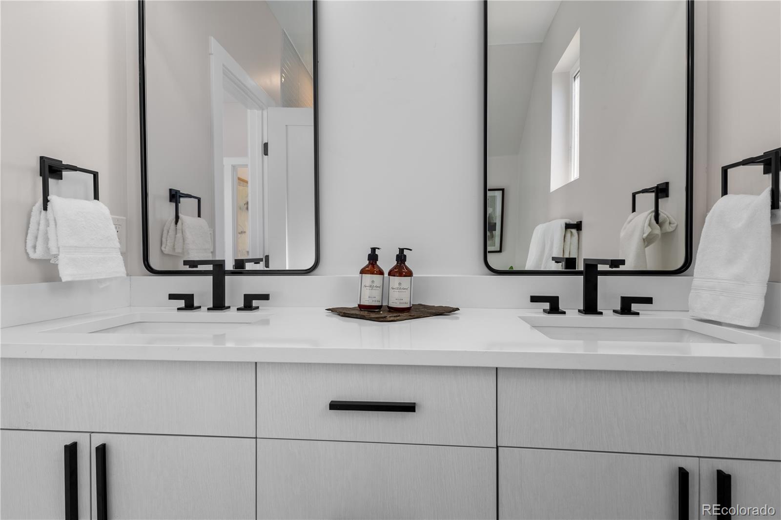 1286 Newton Street Unit: 2