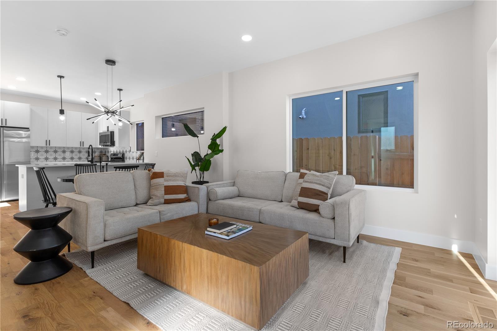 1286 Newton Street Unit: 2