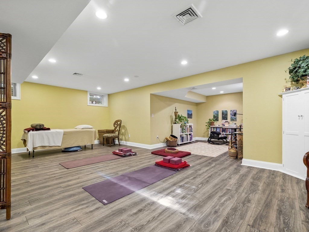 16 Hobart Road