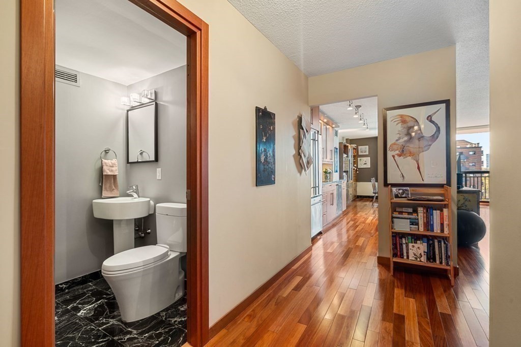 60 Longwood Avenue # 908