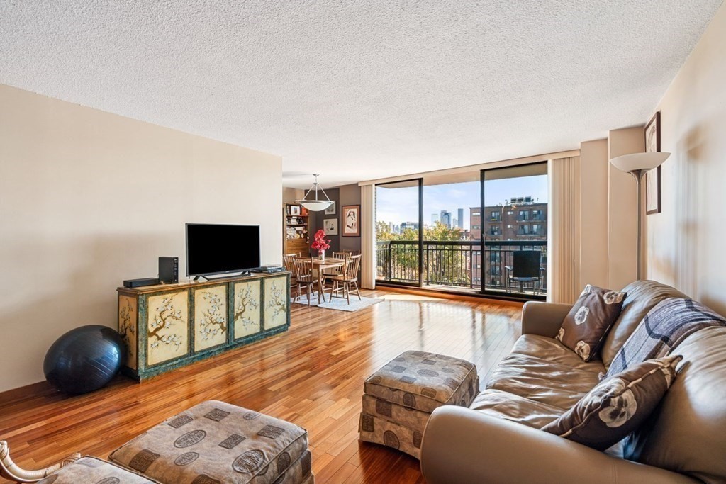 60 Longwood Avenue # 908