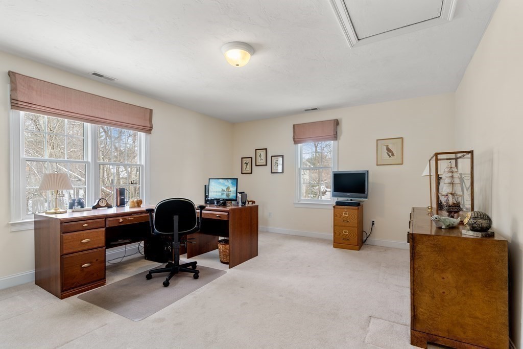 10 Algonquian Drive