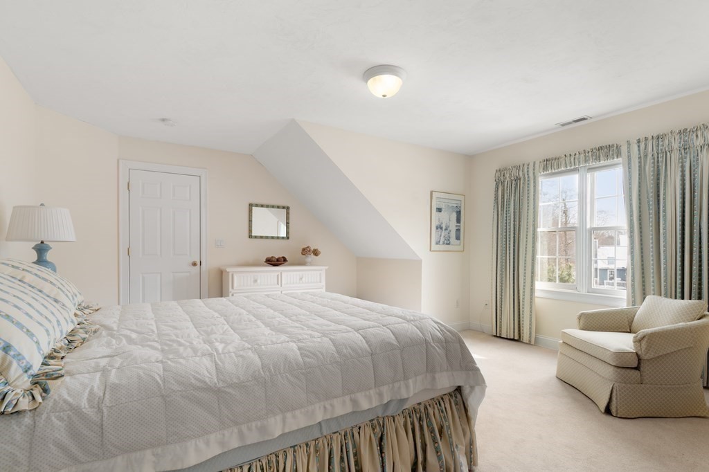 10 Algonquian Drive