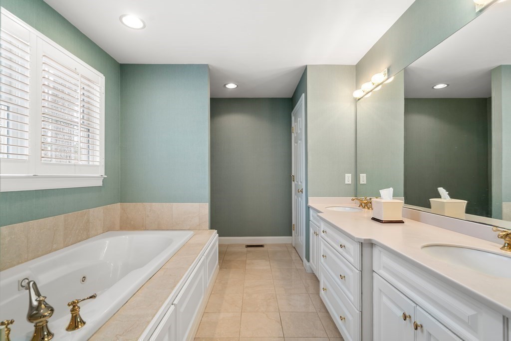 10 Algonquian Drive