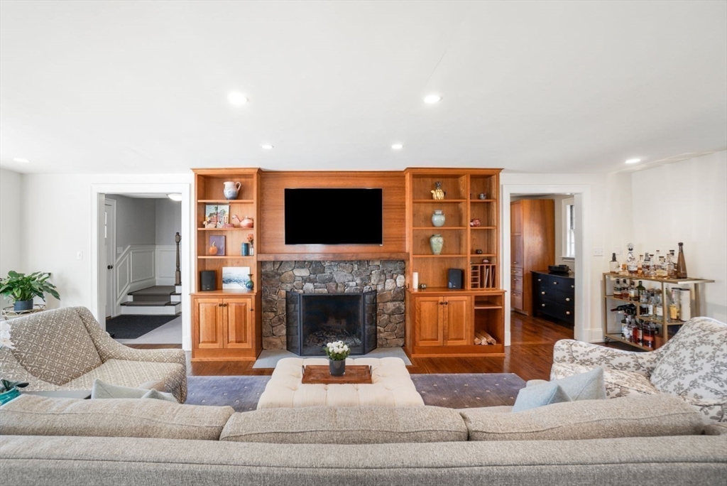 4 High Ledge Avenue