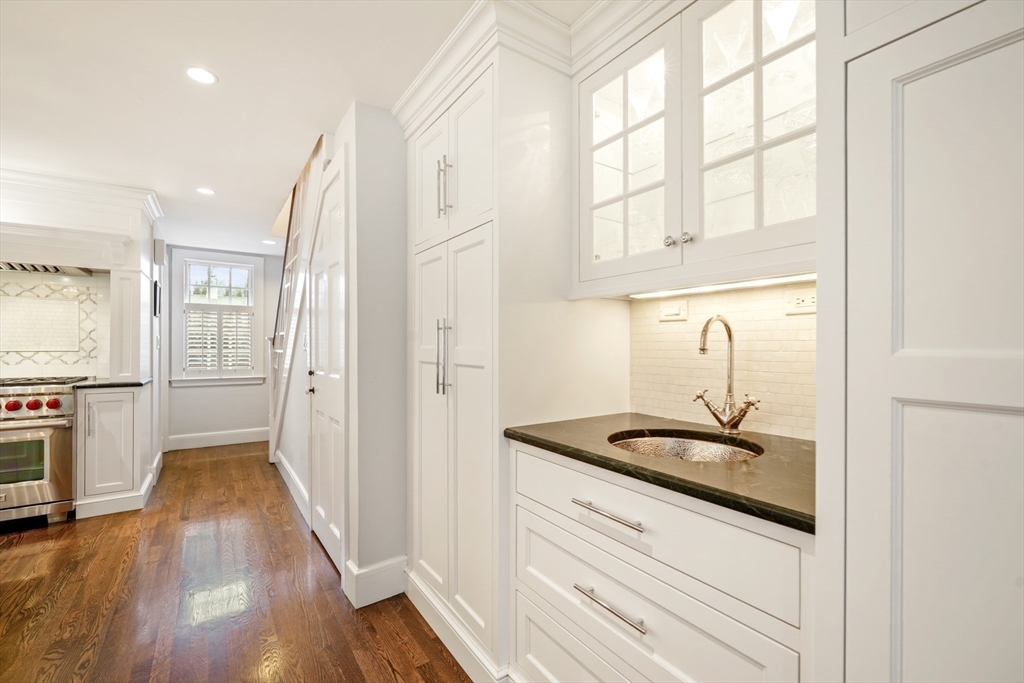 17 Ravine Road