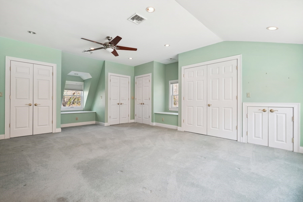 14 Meadowbrook Road