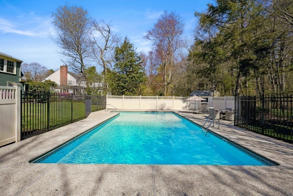 14 Meadowbrook Road