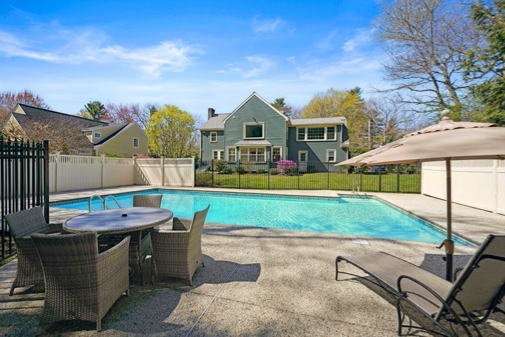 14 Meadowbrook Road