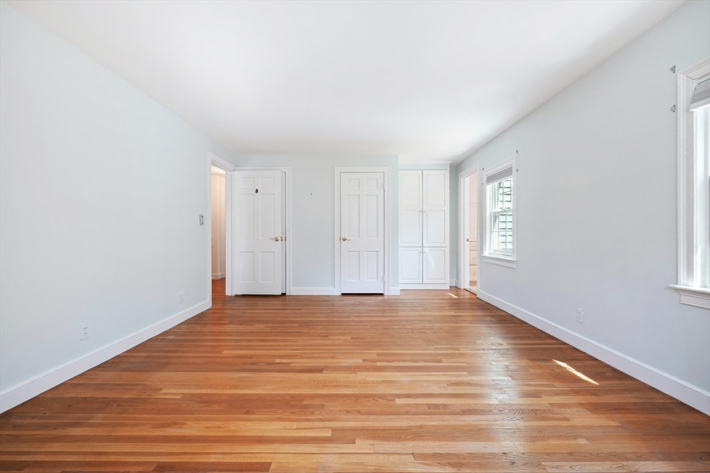 14 Meadowbrook Road