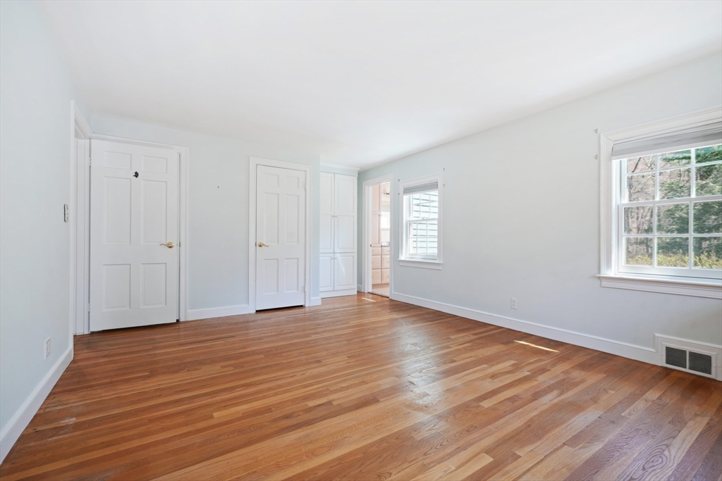 14 Meadowbrook Road
