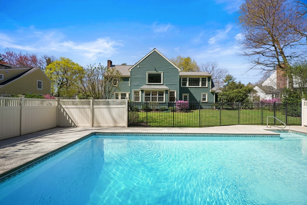 14 Meadowbrook Road