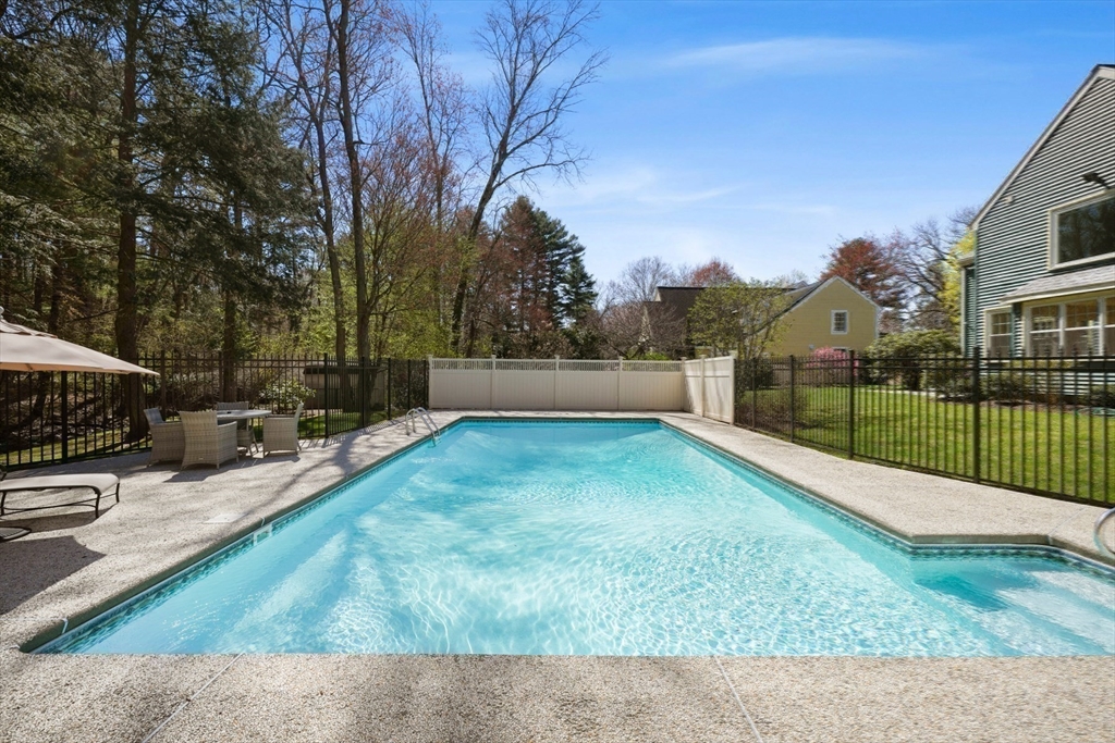 14 Meadowbrook Road