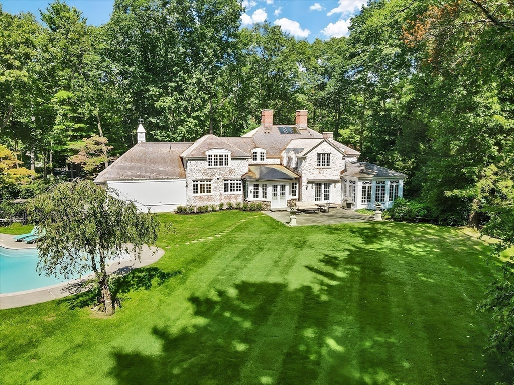 24 Colonial Way