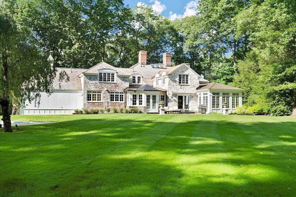 24 Colonial Way