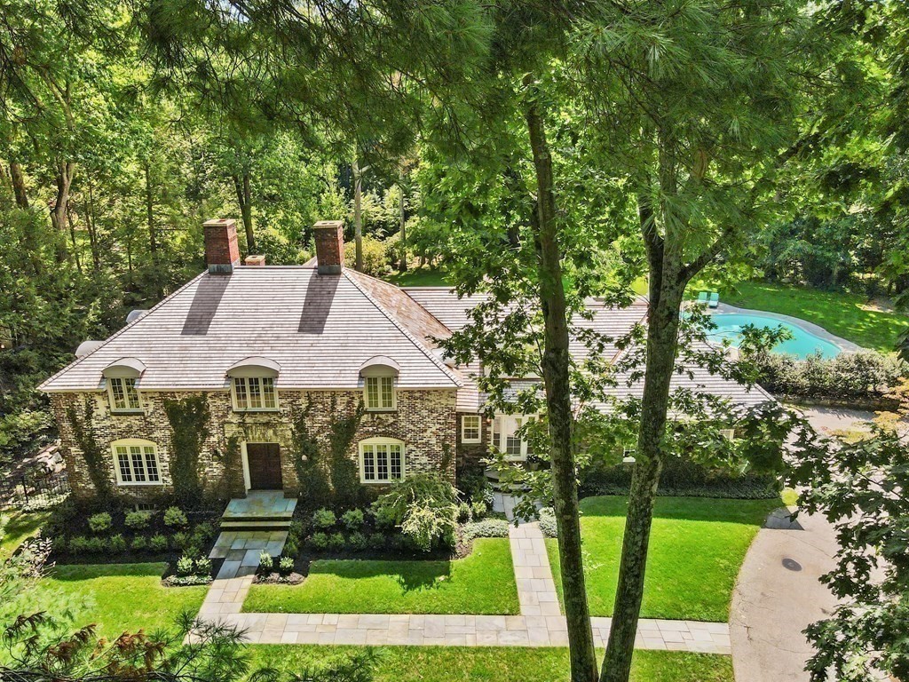 24 Colonial Way