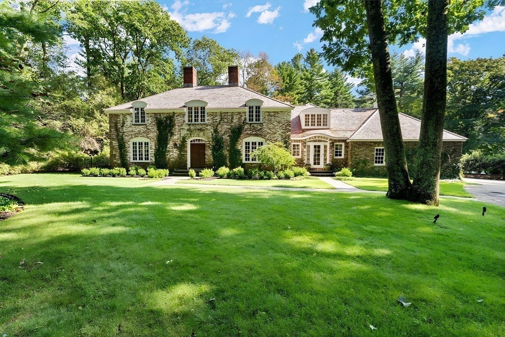 24 Colonial Way