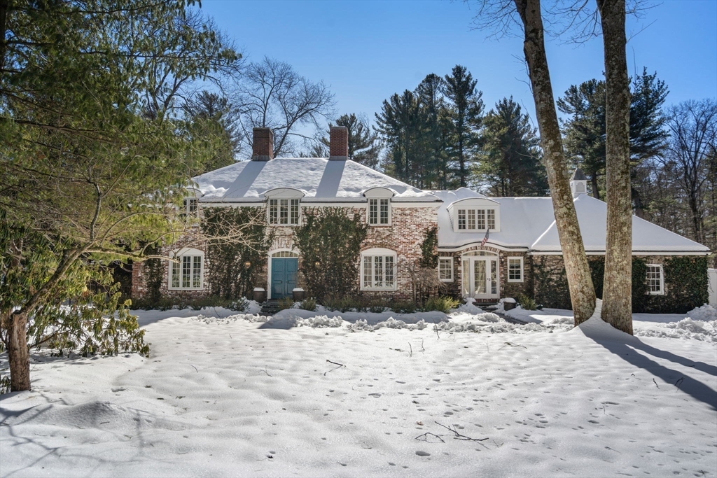 24 Colonial Way