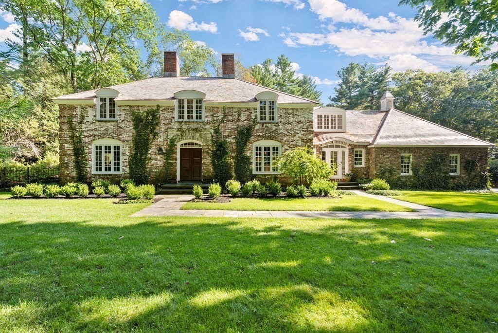 24 Colonial Way