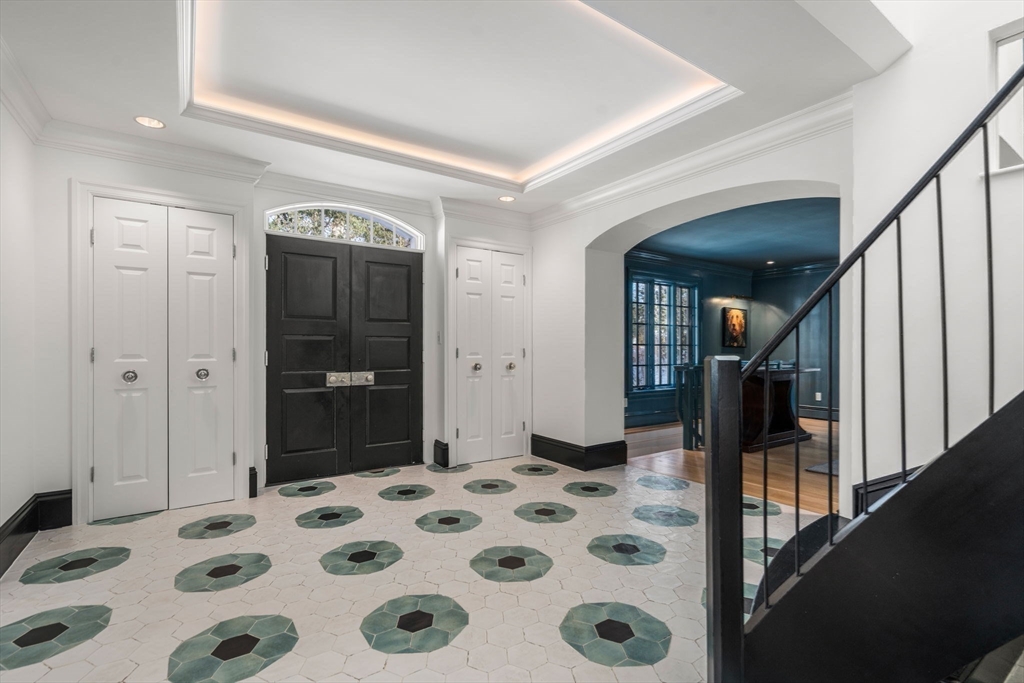 24 Colonial Way