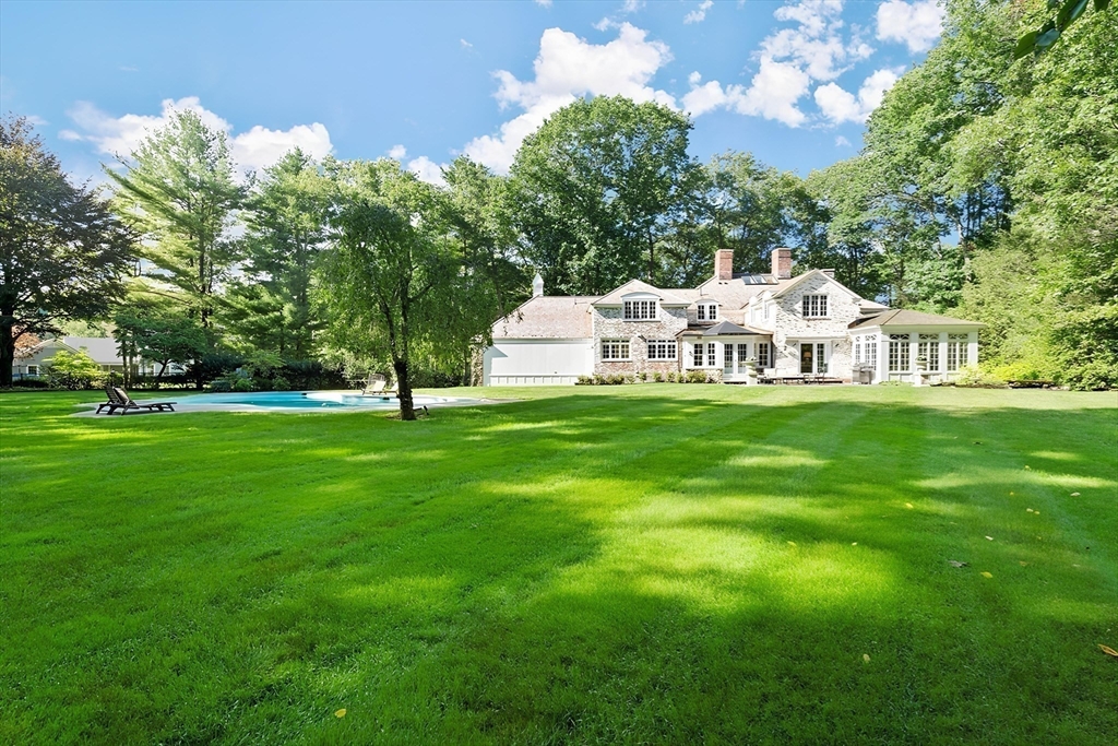 24 Colonial Way