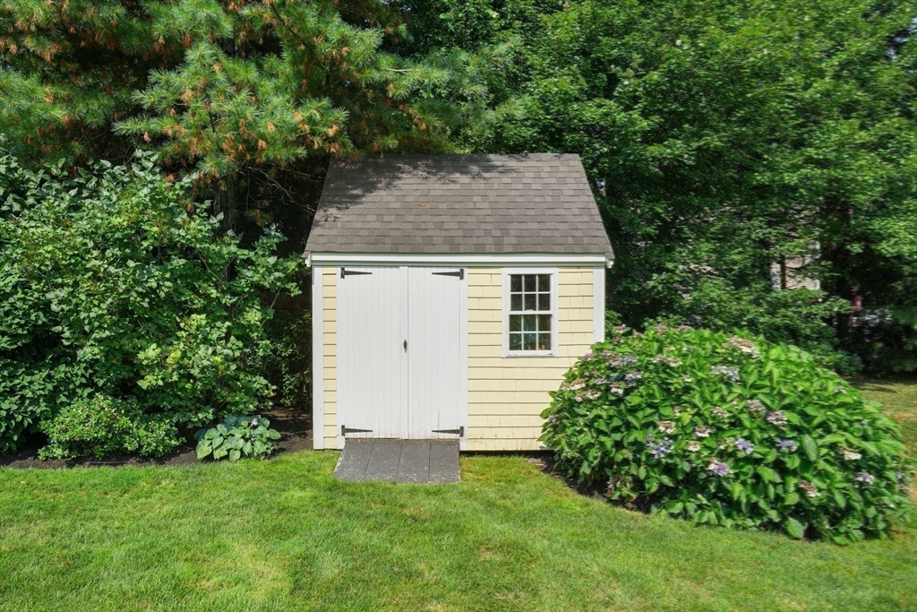 51 Meadowbrook Road