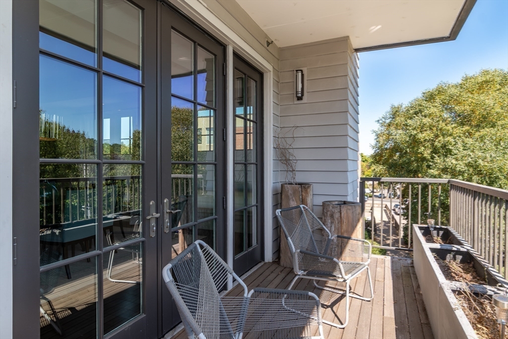 580 Washington St # 206