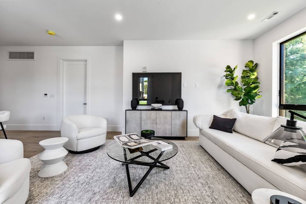 1114 Beacon St. # 211