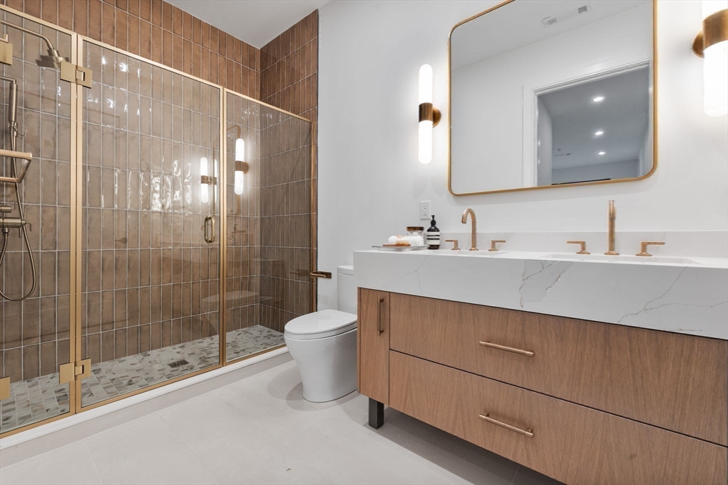 1114 Beacon St. # 211