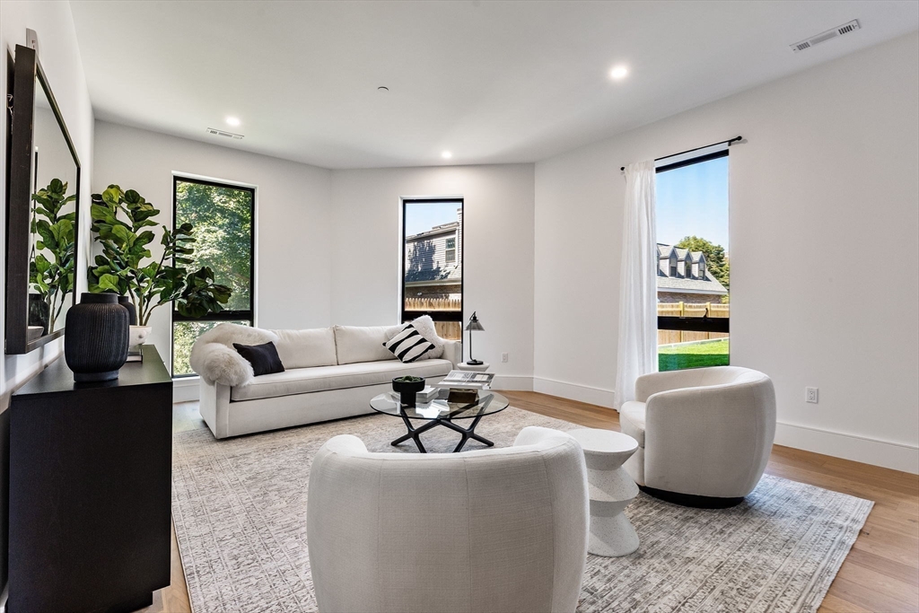 1114 Beacon St. # 211