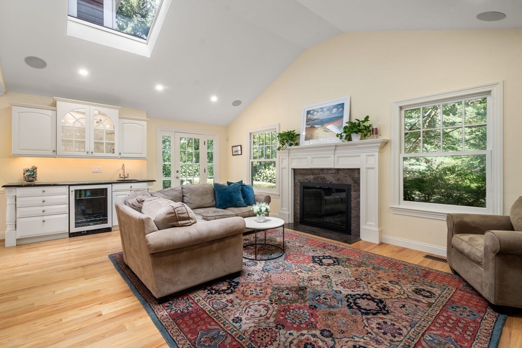 54 Woodchester Dr