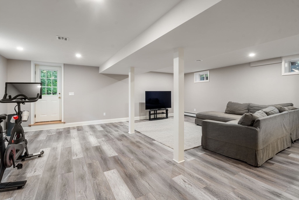 54 Woodchester Dr