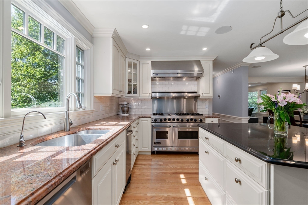 54 Woodchester Dr