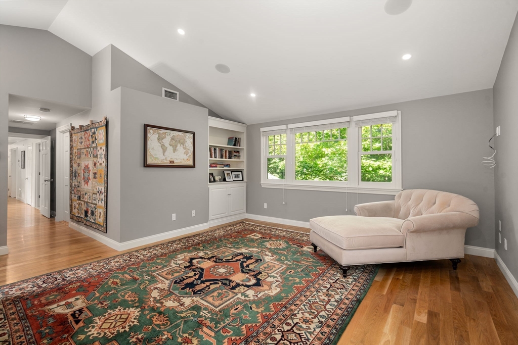 54 Woodchester Dr