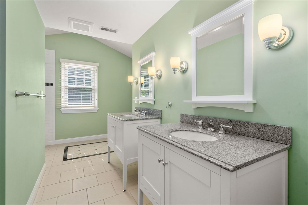54 Woodchester Dr
