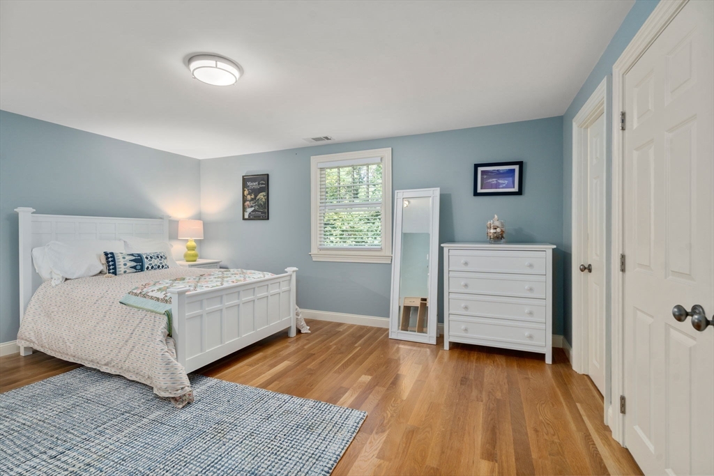 54 Woodchester Dr