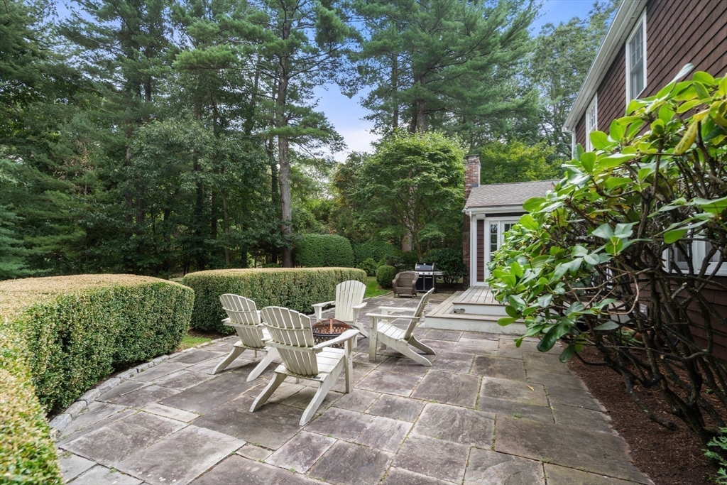 54 Woodchester Dr