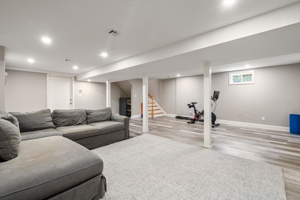 54 Woodchester Dr