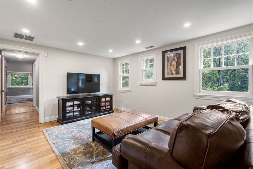 54 Woodchester Dr