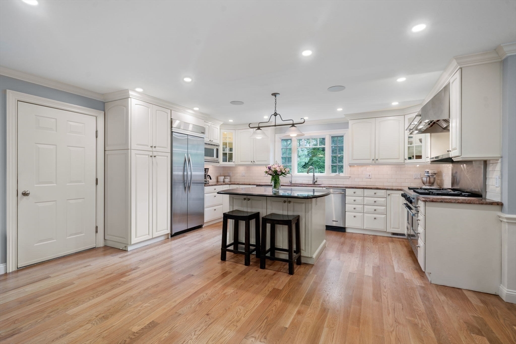 54 Woodchester Dr