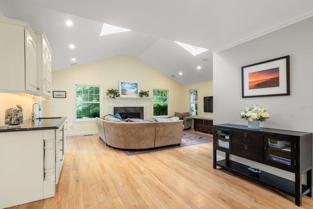 54 Woodchester Dr